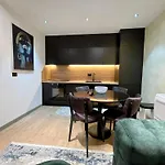 아파트 Queens Luxury *