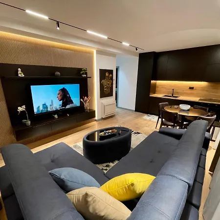 Queens Luxury * Tiran