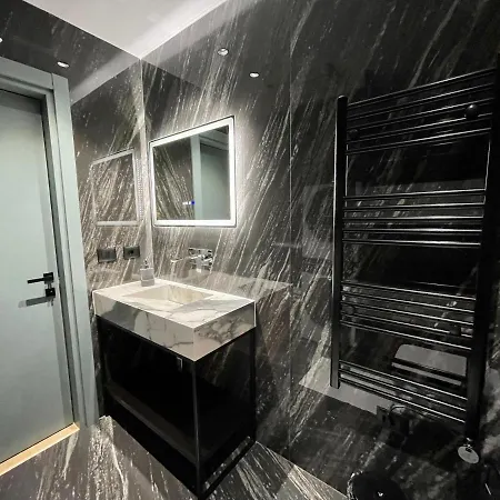 Apartment Queens Luxury Tirana