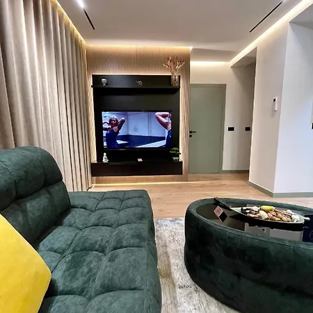 Queens Luxury *