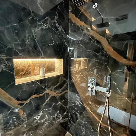Apartment Queens Luxury