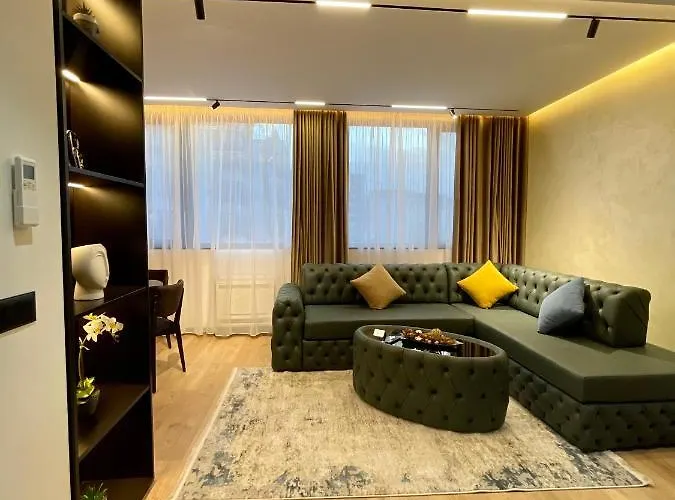 Queens Luxury
