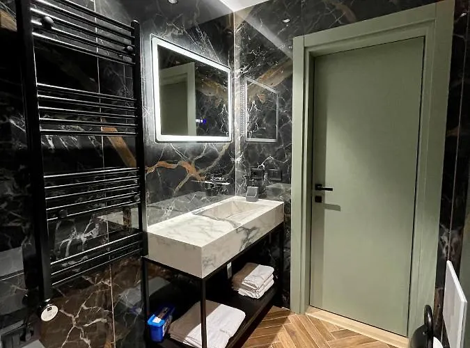 Queens Luxury Apartment Tirana