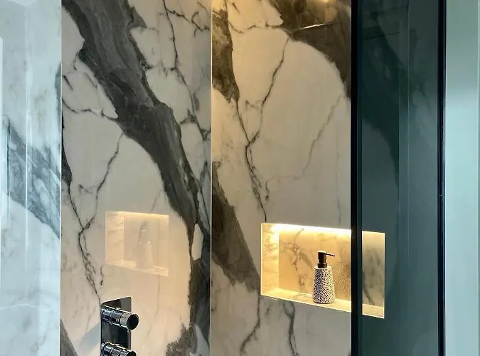 Queens Luxury *