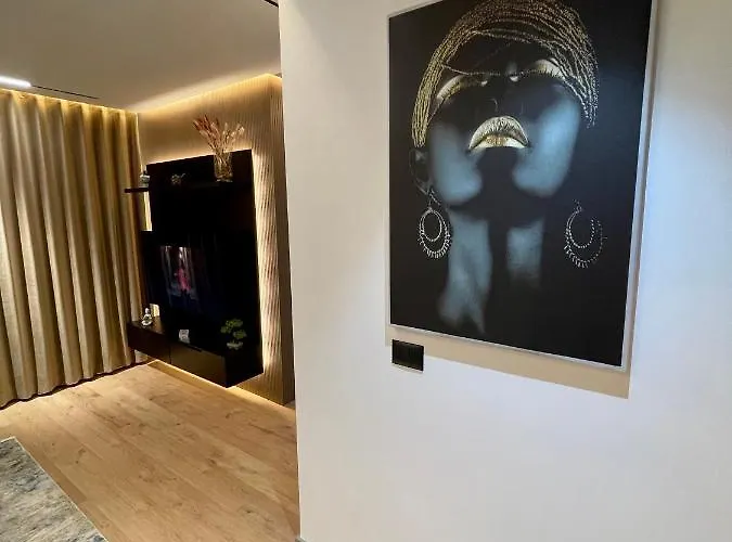 Queens Luxury *