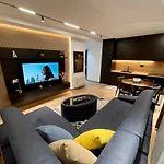 Queens Luxury * טיראנה