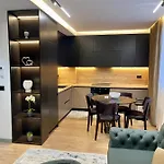 Queens Luxury *