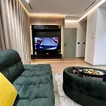 Queens Luxury *