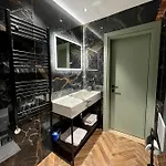 Queens Luxury Apartamento Tirana