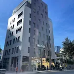Queens Luxury * Tirana