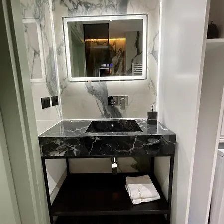 Queens Luxury Appartement Tirana
