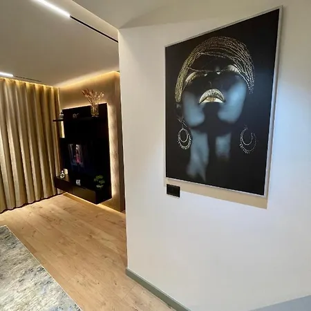 Queens Luxury *
