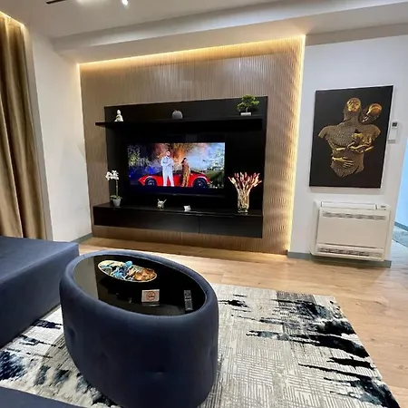 Queens Luxury טיראנה