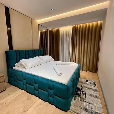 Queens Luxury Apartamento *
