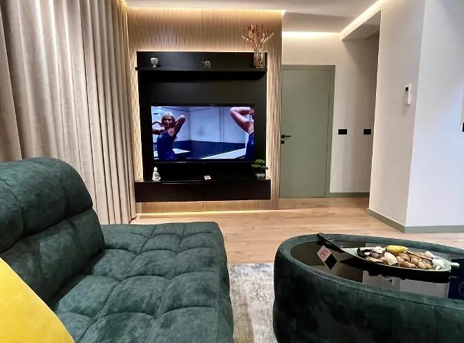 Queens Luxury *