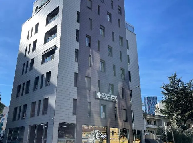 Queens Luxury * 地拉那